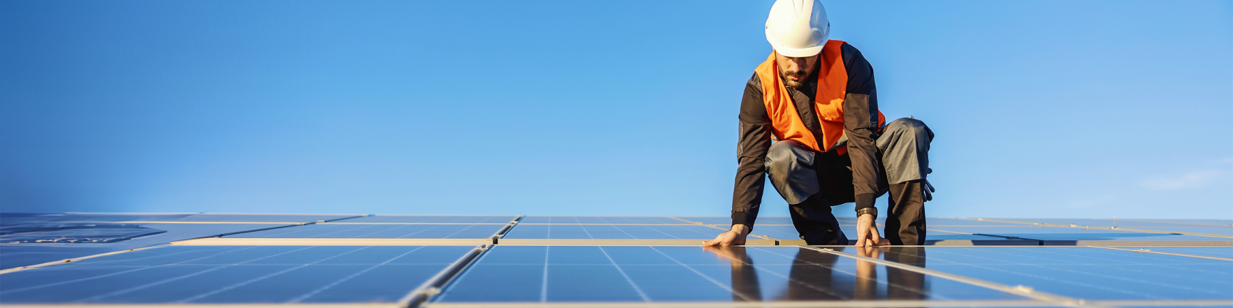 sol-utilities-man-with-hardhat-on-solar-panels